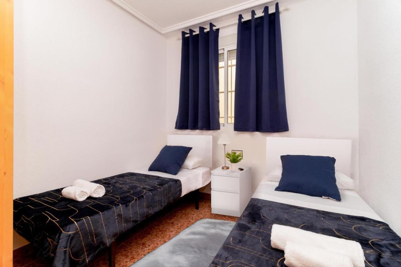 Apartamentos Villa Madrid Торевиеха Екстериор снимка