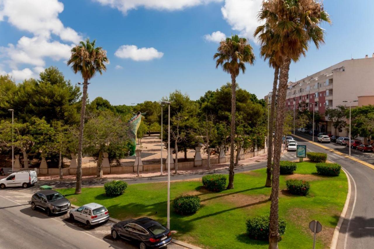 Apartamentos Villa Madrid Торевиеха Екстериор снимка