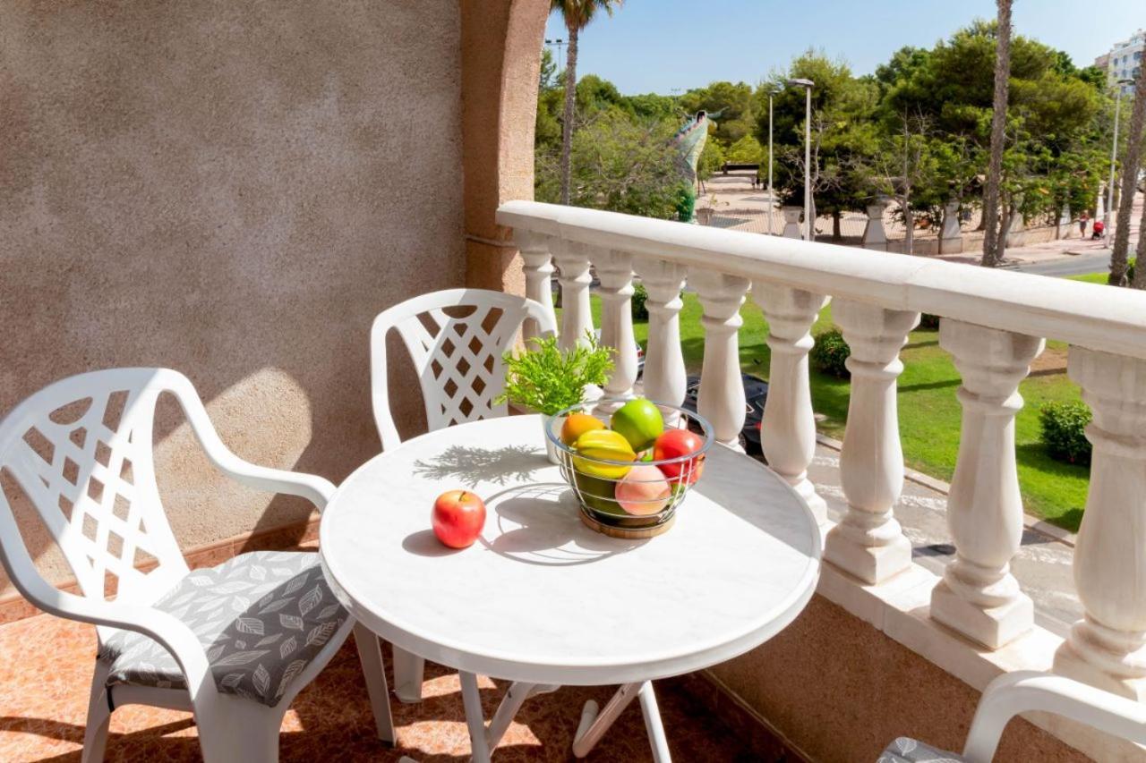 Apartamentos Villa Madrid Торевиеха Екстериор снимка