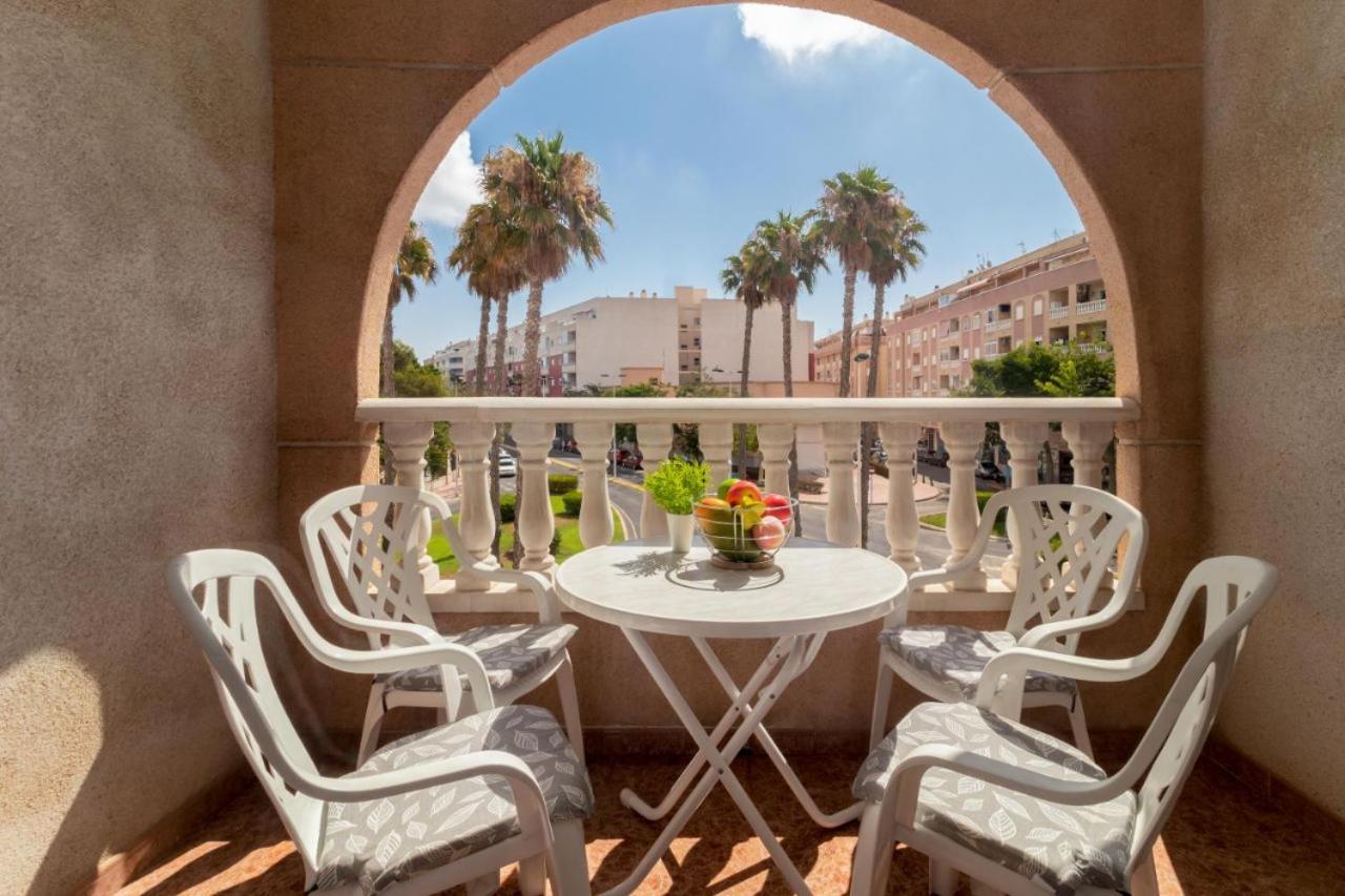 Apartamentos Villa Madrid Торевиеха Екстериор снимка