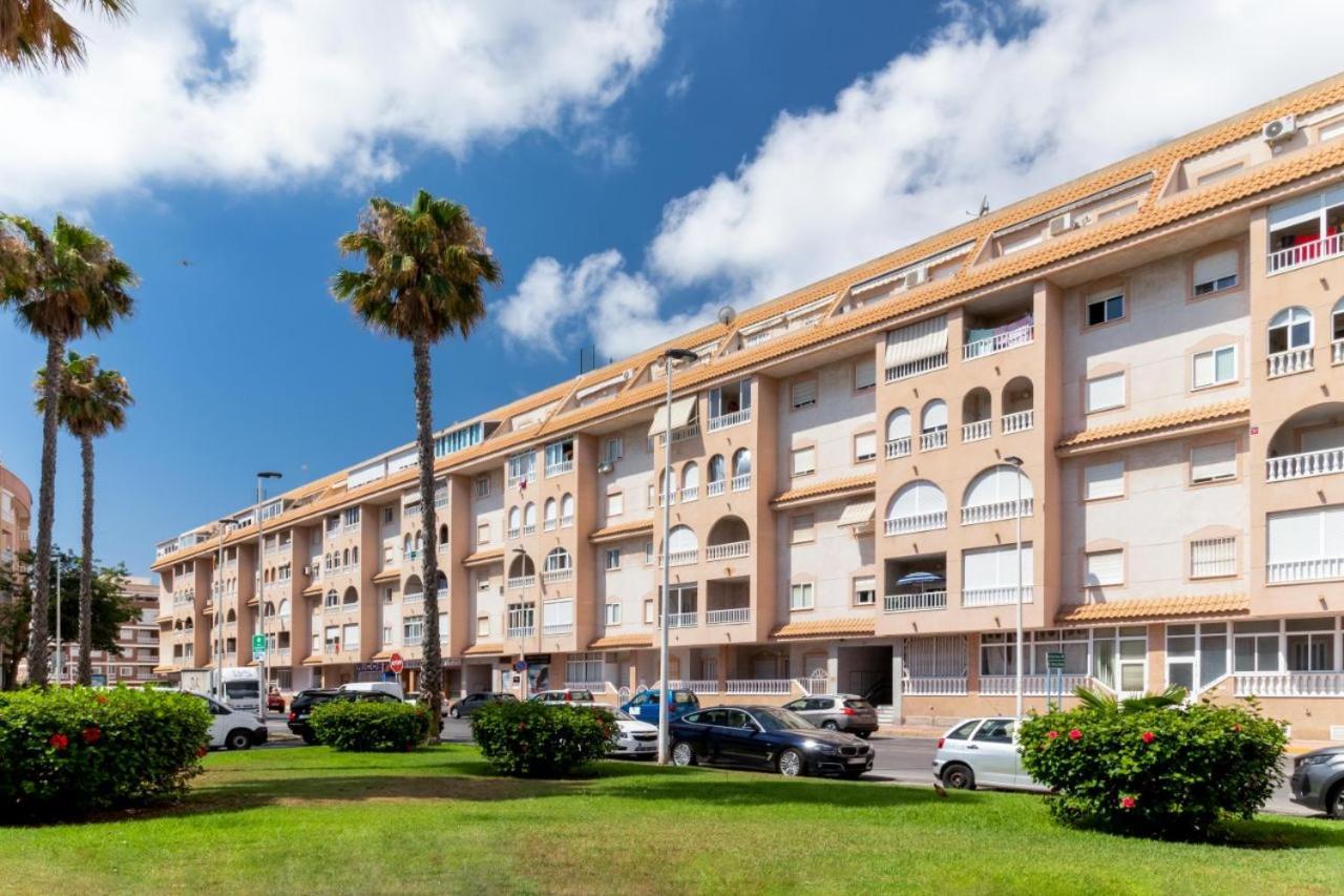 Apartamentos Villa Madrid Торевиеха Екстериор снимка